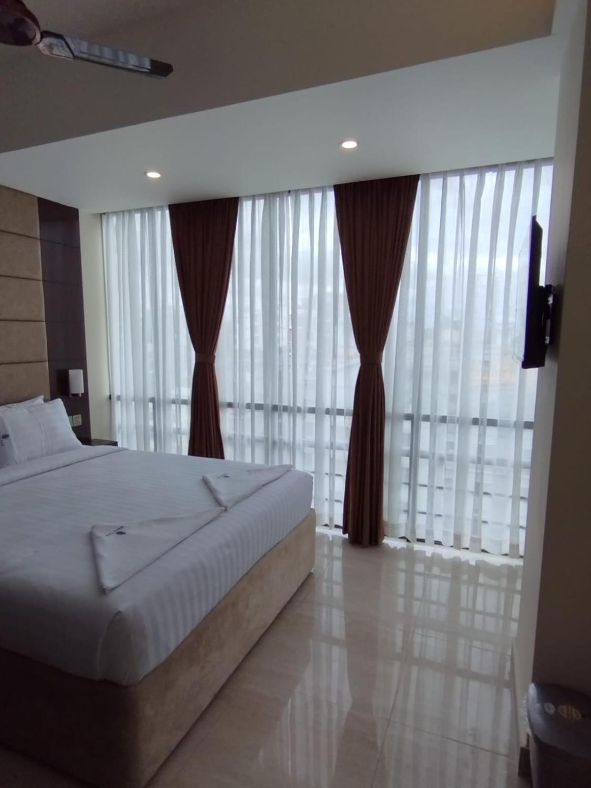 White Park Hotel & Suites Τσιταγκόνγκ Εξωτερικό φωτογραφία